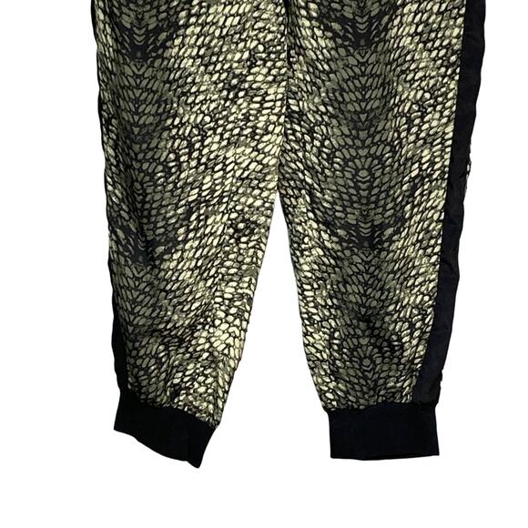Trouve Womens Jogger Pants High Rise Snakeskin Pattern Elastic Fit Green Medium - Picture 8 of 10